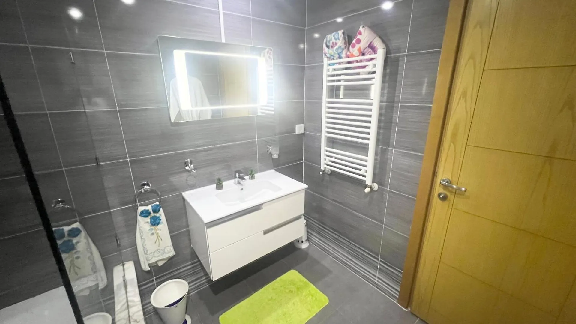 Lux Appartement チュニス 0*,